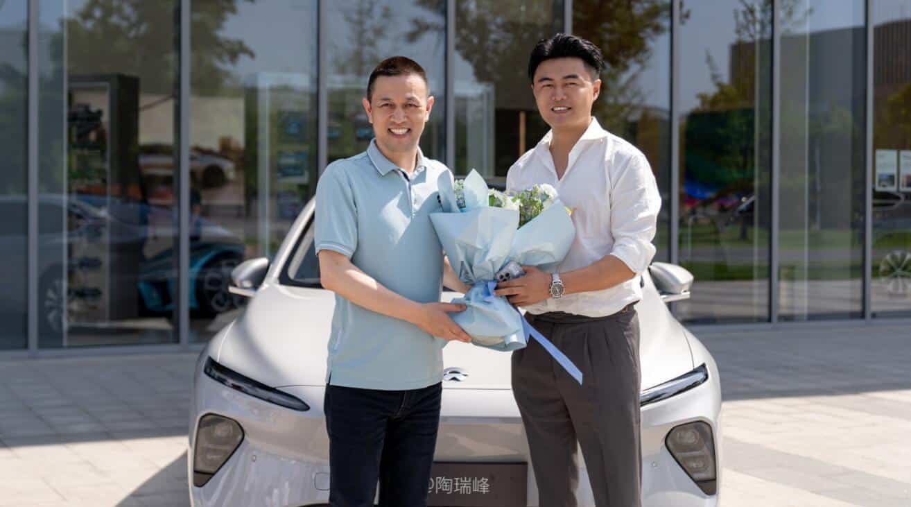 Nio starts delivery of 2023 ET7 sedan