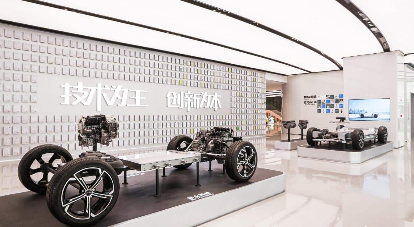 BYD opens its 1st flagship experience center to showcase entire lineup of models