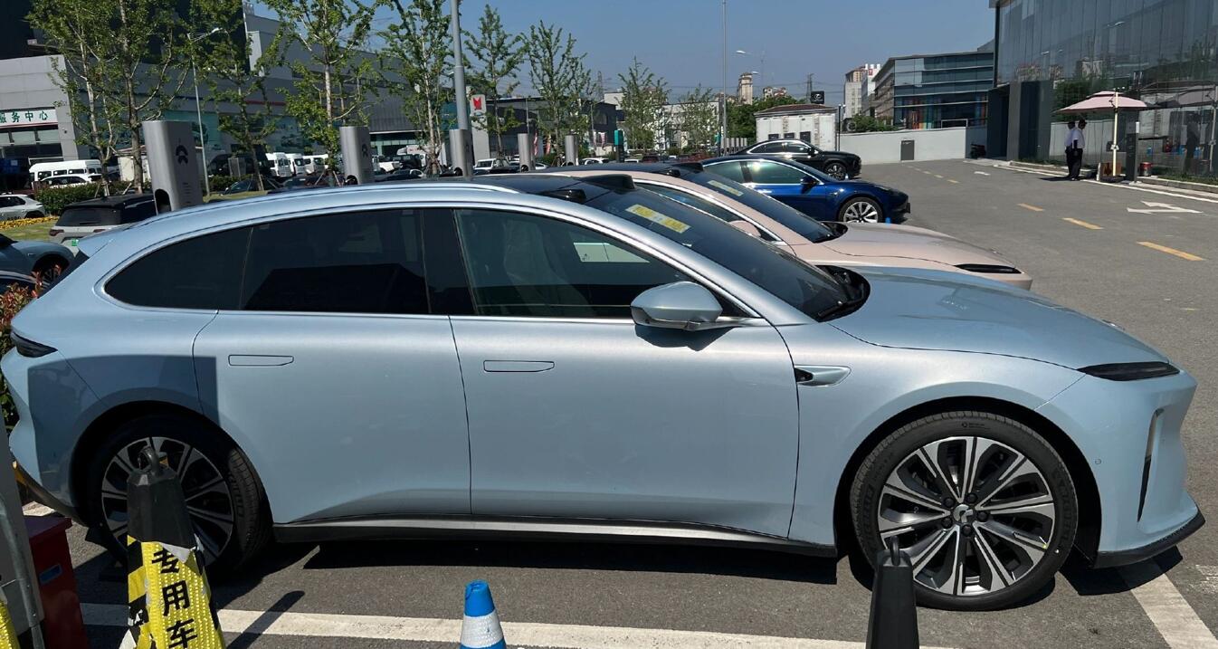 ET5 Touring said to be available at Nio showrooms in China starting Jun 10