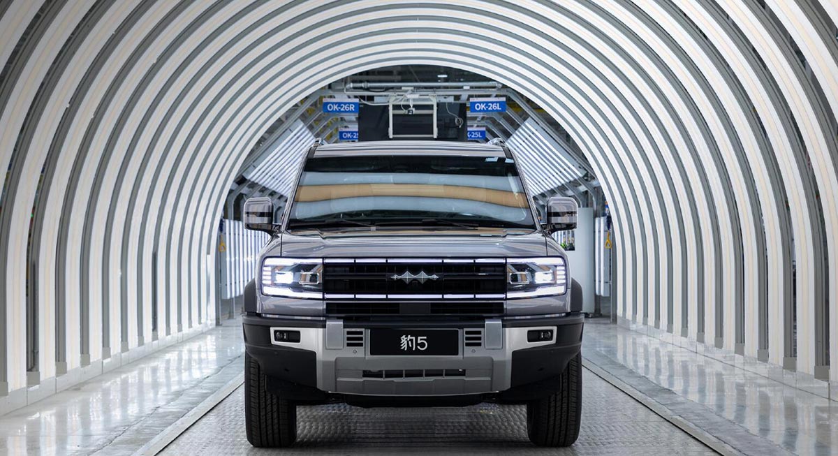 BYD Fang Cheng Bao sees 1st production car of Bao 5 roll off line