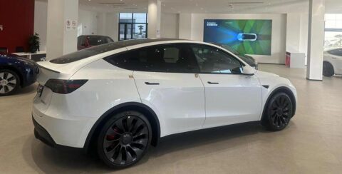 Tesla to sell cars on Chinese e-commerce platform JD.com, report says