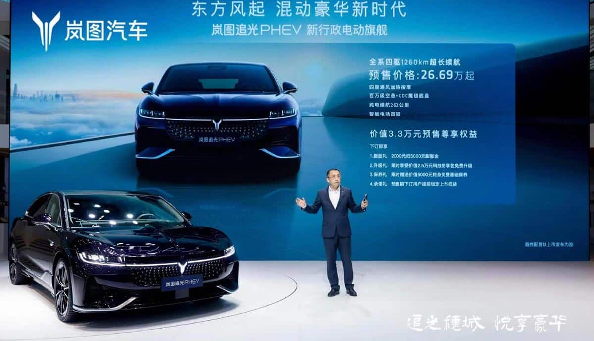 Voyah unveils PHEV variant of flagship sedan, gets over 10,000 pre-orders in 5 hours