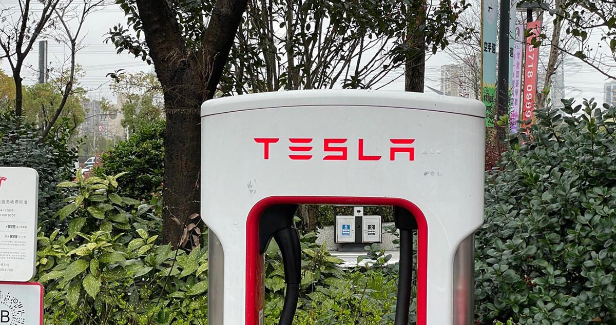 Tesla opens more chargers to other brands of EVs in China
