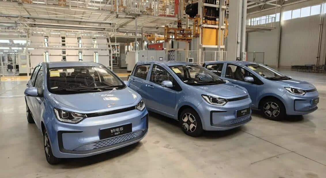 JAC's Yiwei brand starts delivering EVs equipped with sodium-ion batteries