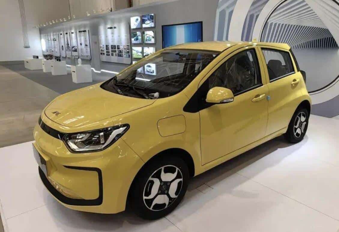 JAC's Yiwei brand starts delivering EVs equipped with sodium-ion batteries