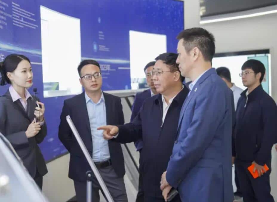 Nio's William Li visits battery maker Gotion's headquarters
