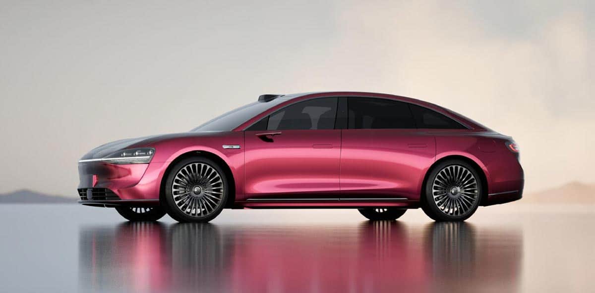 Huawei-BAIC joint brand Stelato unveils 1st model S9 at Beijing auto show