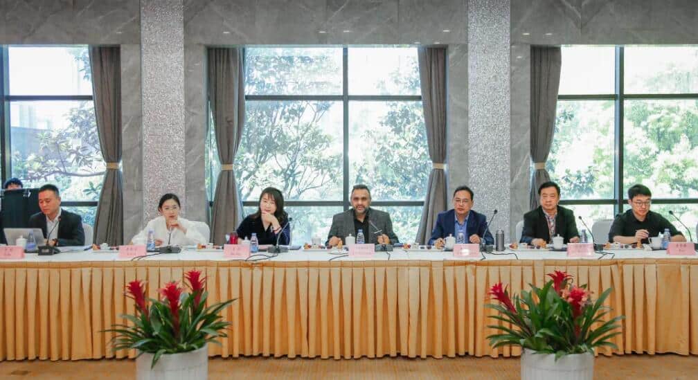 Skyworth Auto signs <img decoding=