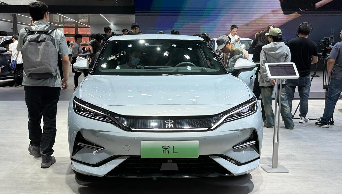 Berkshire further cuts stake in BYD to less than 6%