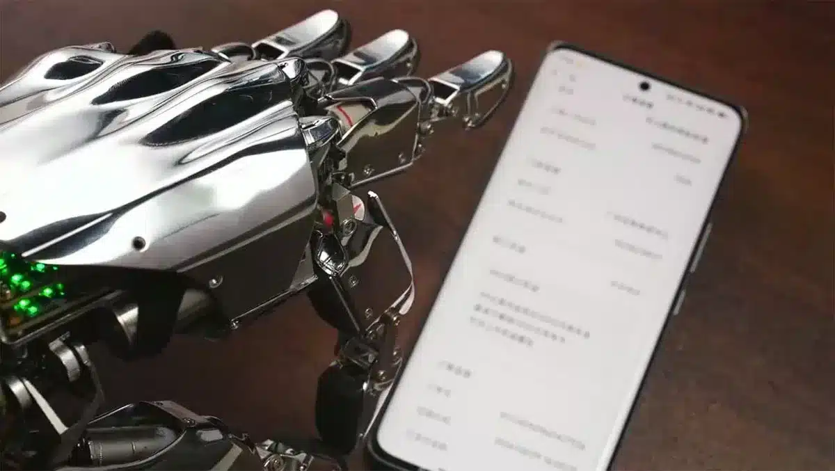 Xpeng's AI robot can complete reservation for Mona M03, video shows