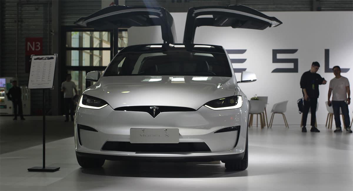 Tesla again allows limited-time FSD transfers in China