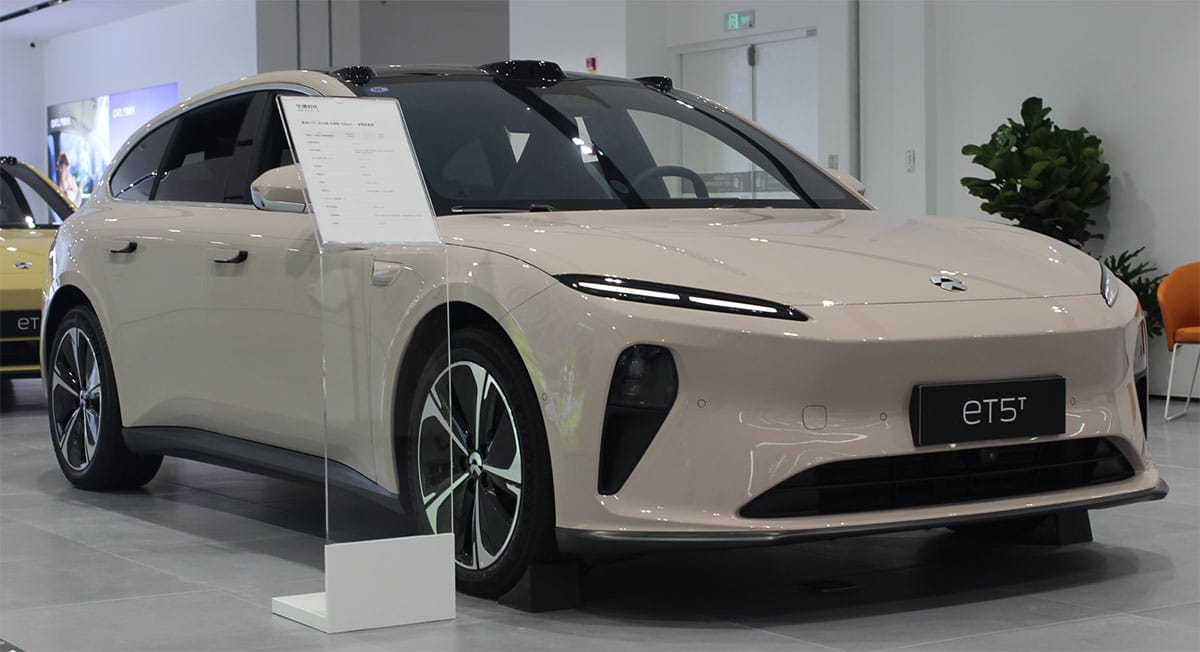 Spy shots show model suspected to be facelifted Nio ET5 Touring on road test