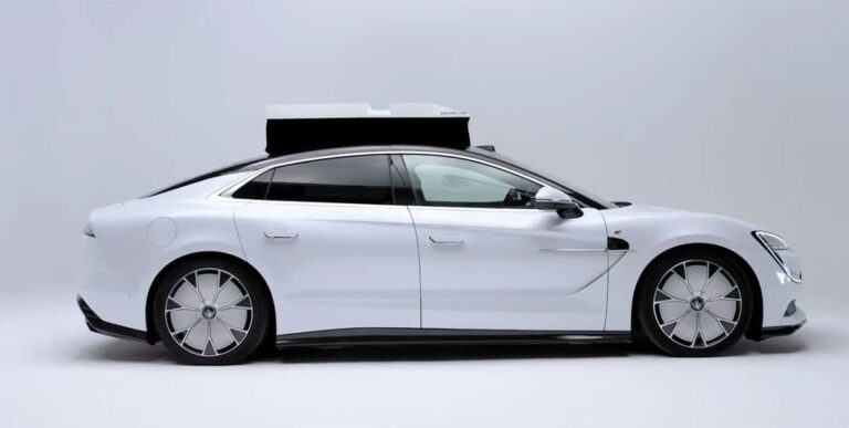 BYD Yangwang shows capabilities of U7's body control system with rooftop maze game