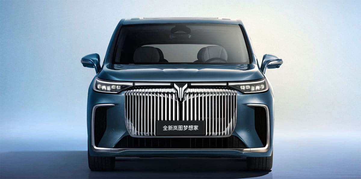 Voyah adds new variants to Dream MPV with Huawei smart driving software