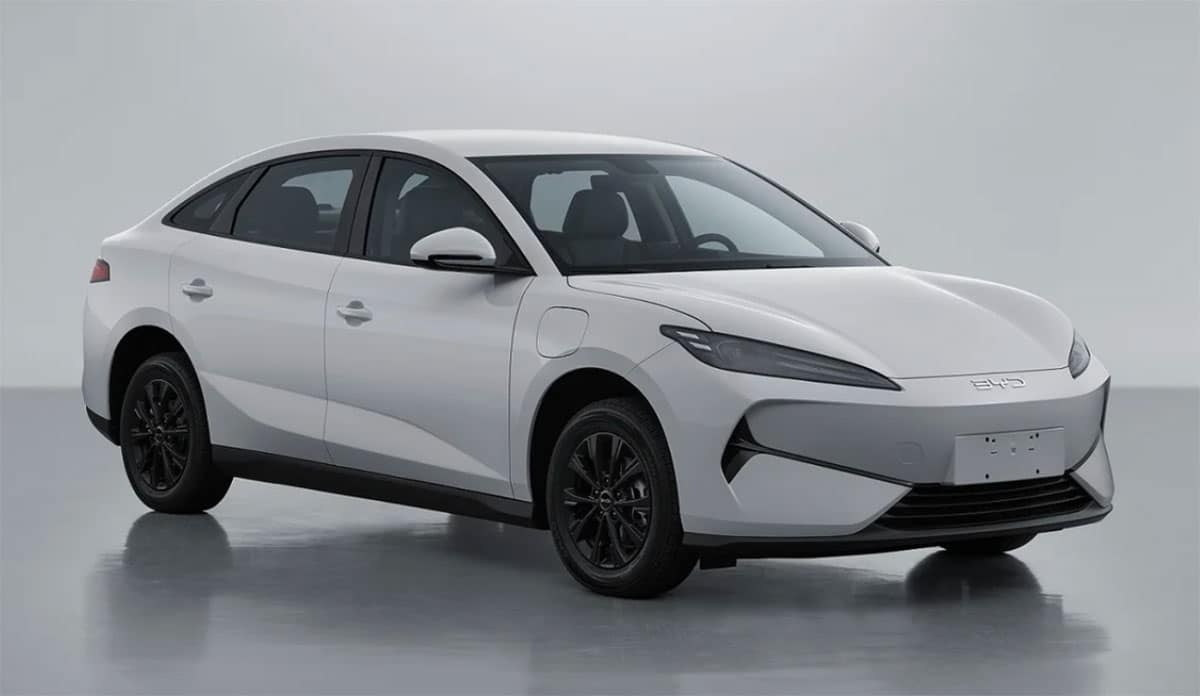 BYD teases new electric sedan e7