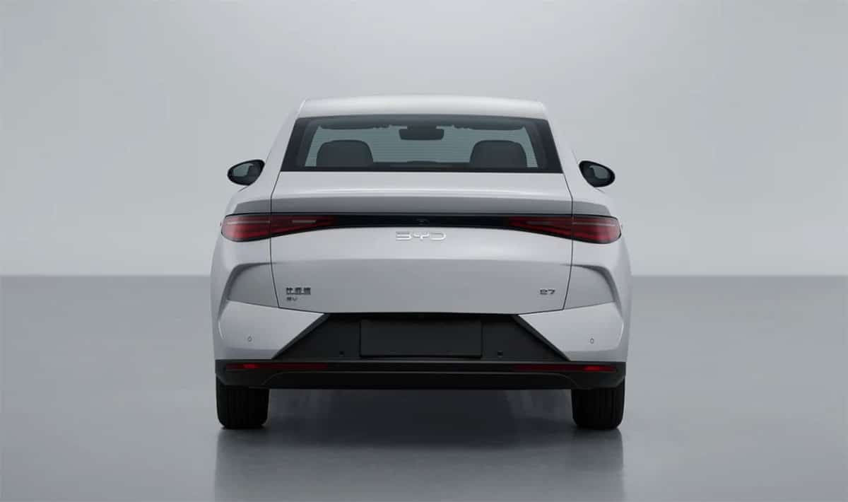 BYD teases new electric sedan e7