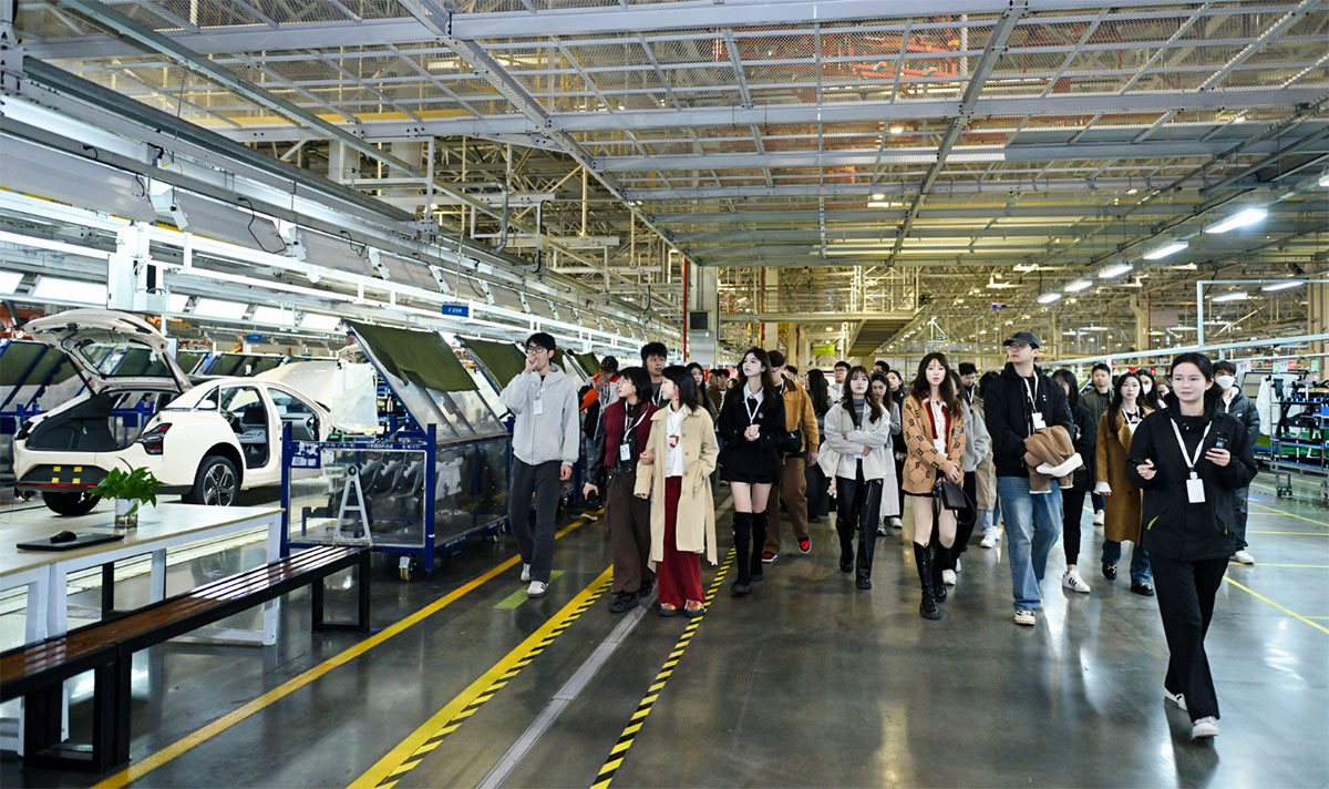 Xpeng sees 100,000th Mona M03 roll off assembly line