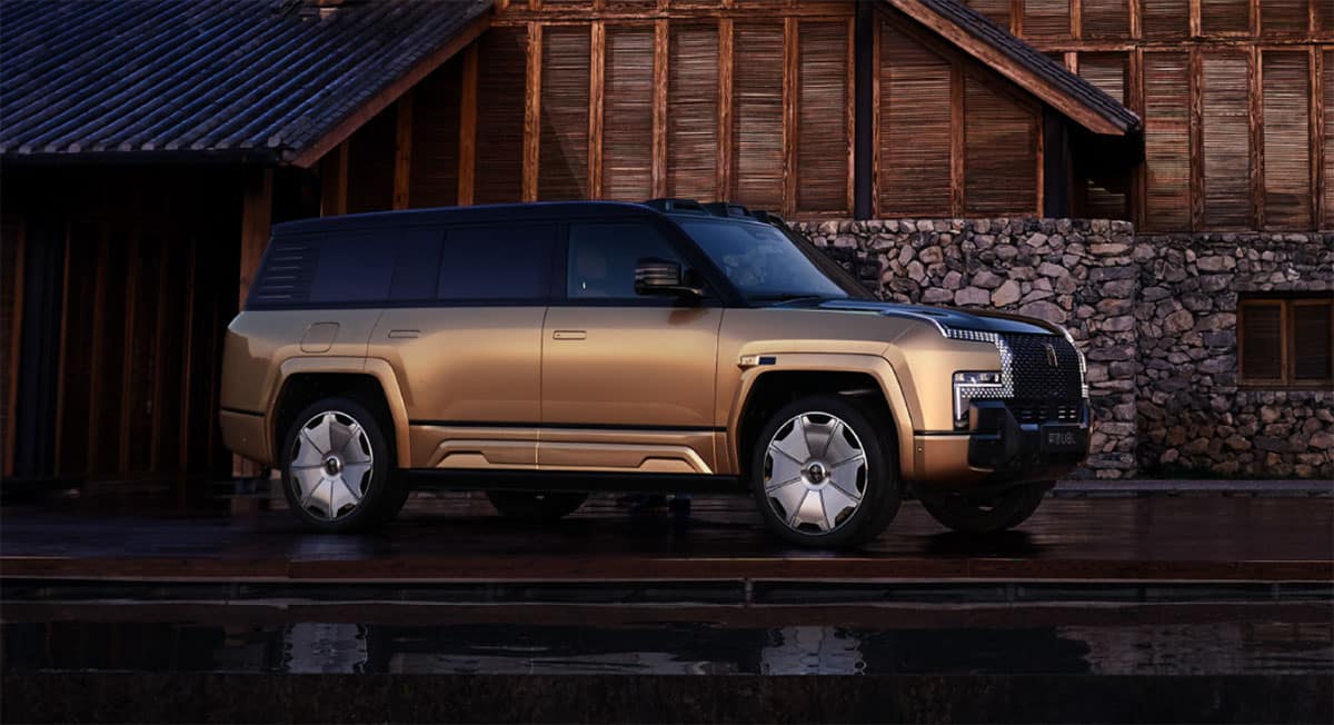 BYD Yangwang teases new SUV U8L for Shanghai auto show