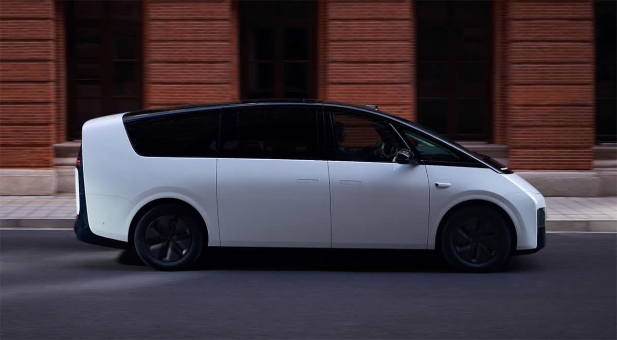 Li Auto starts pre-sales of updated Li L6 SUV, launches Li Mega MPV