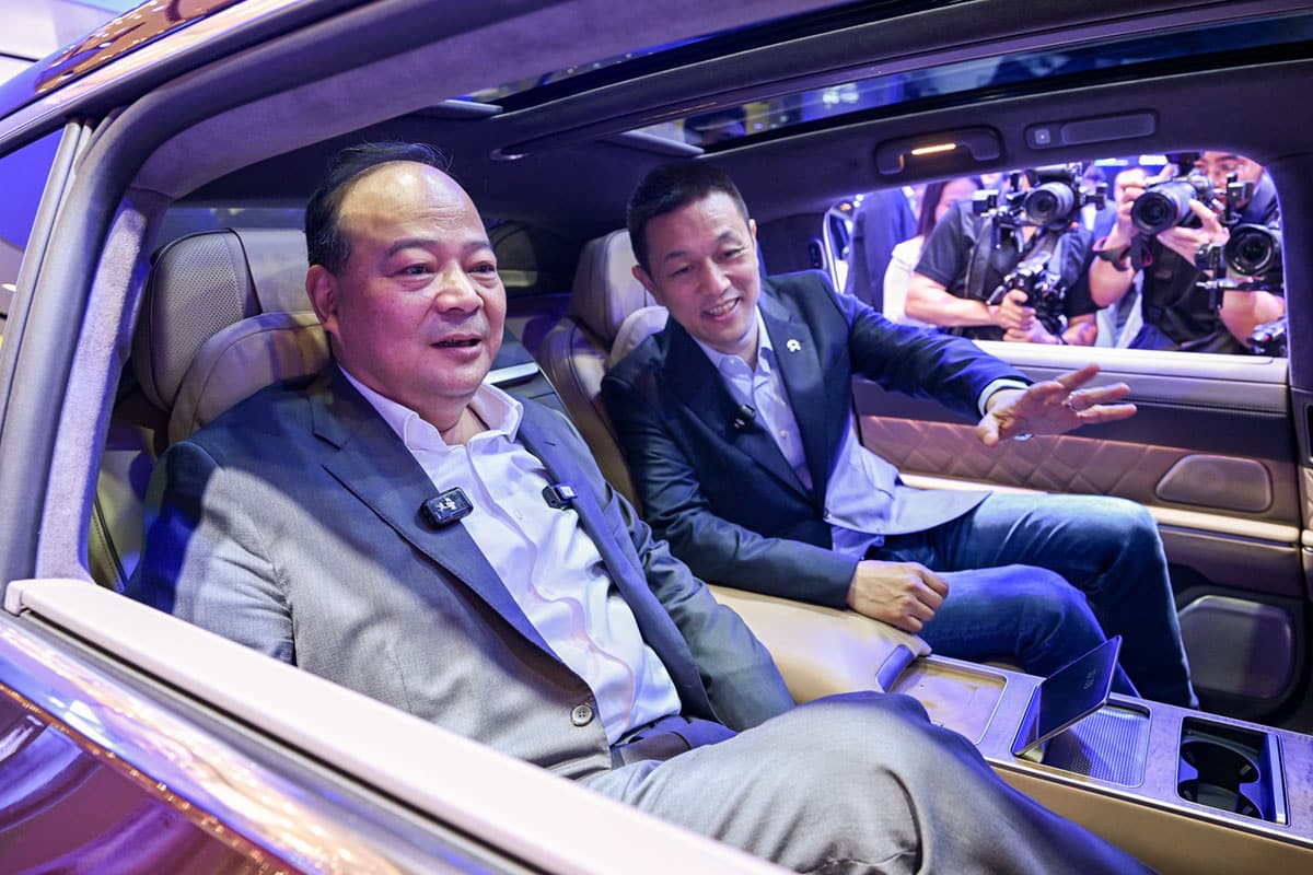 CATL founder, Xpeng chairman become ET9 owners as Nio wins over more entrepreneurs