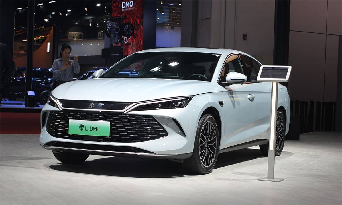 BYD shares fall after wide-ranging price discounts