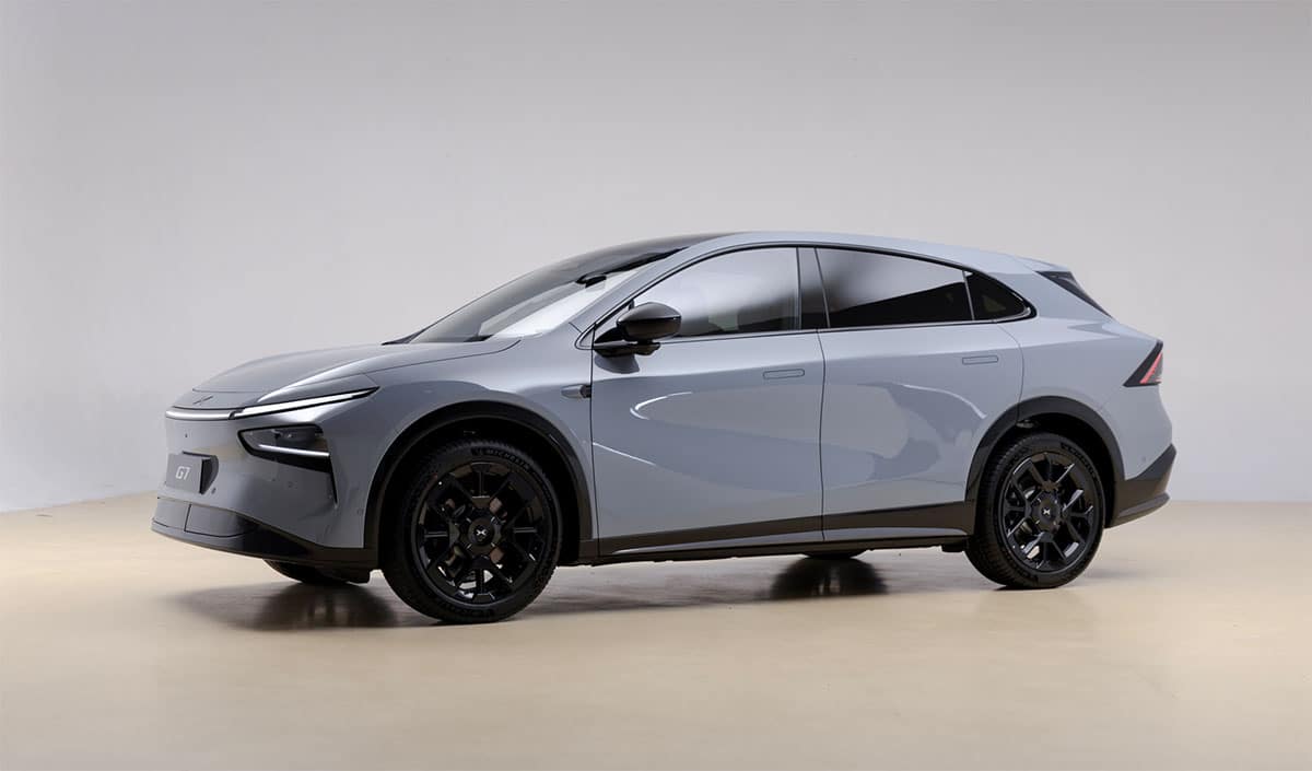 Xpeng debuts G7 SUV and begins its pre-sales, featuring up to 3 in-house self-driving chips