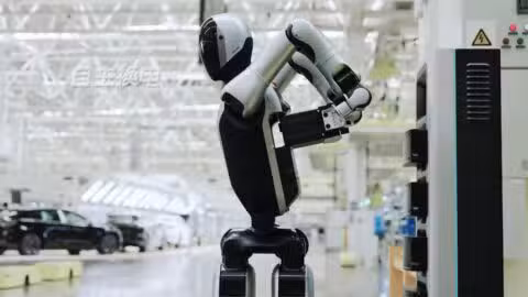UBTech shows how its humanoid robot can work 24/7 with autonomous battery swap