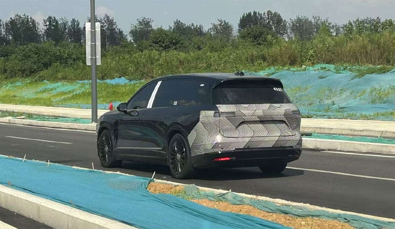 Spy shots show third-gen Nio ES8 undergoing road tests