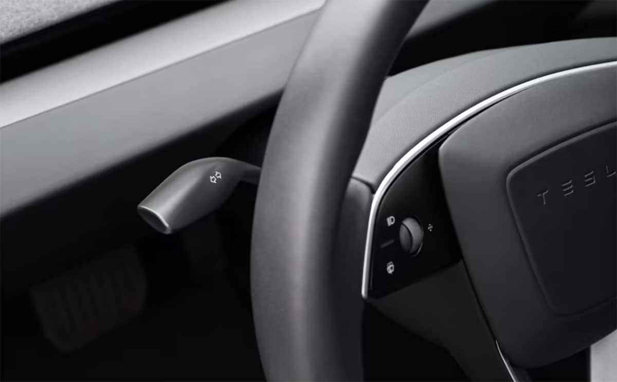 Tesla brings back turn signal stalk for Model 3 in China
