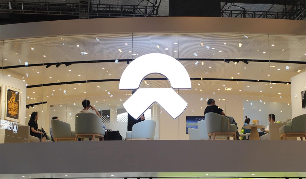 Nio shares resume trading in Singapore after brief halt due to billion share offering