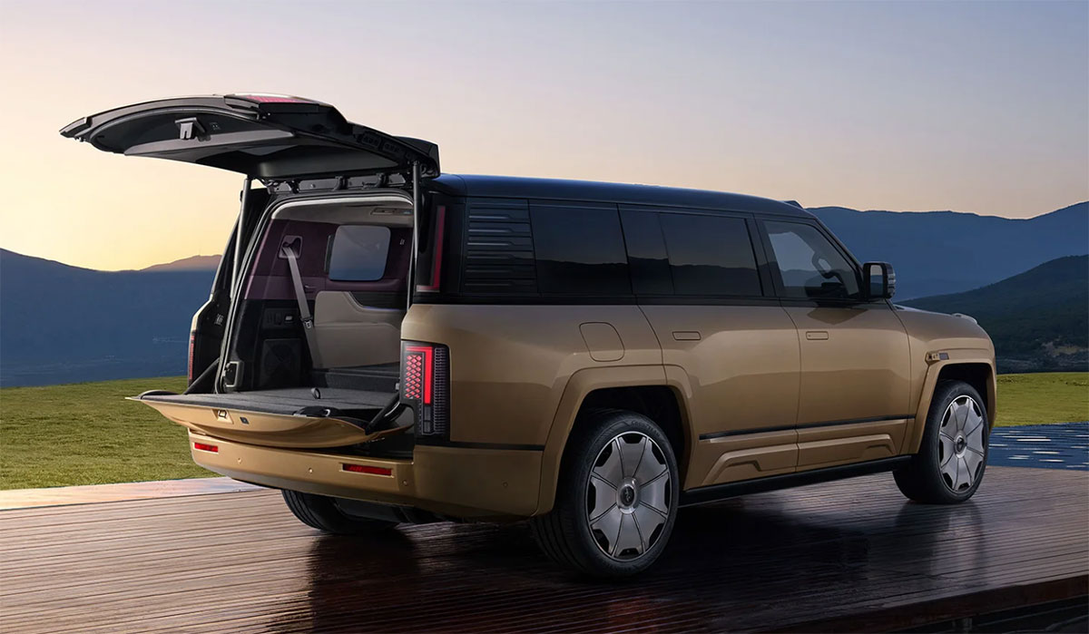 BYD Yangwang launches U8L luxury SUV, starting at 9,690