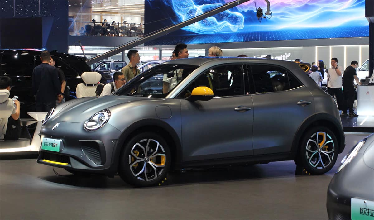 China NEV retail at 438,000 in Sept 1-14, up 6% year-on-year