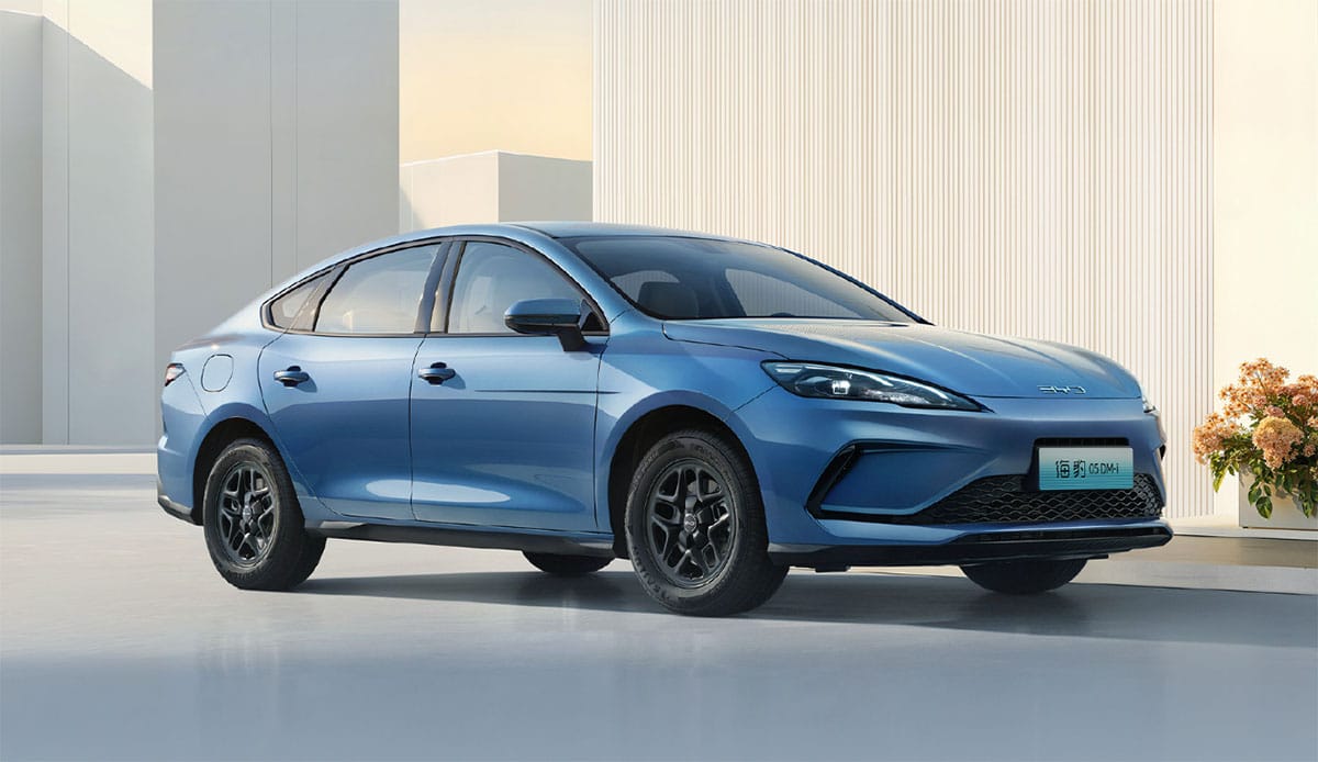 BYD launches 2026 Seal 05 DM-i hybrid sedan, starting at ,180