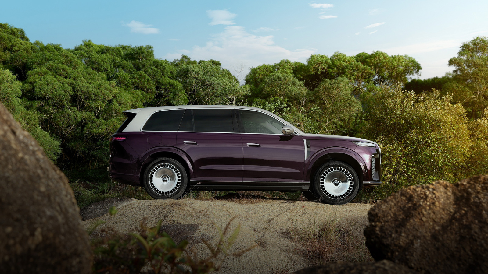 Voyah launches Taishan large hybrid SUV starting at ,420