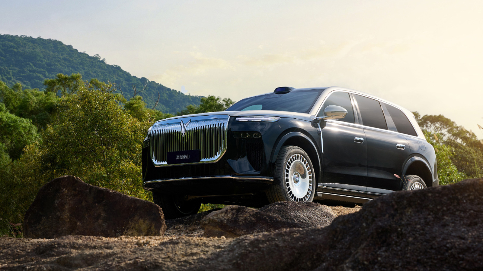 Voyah launches Taishan large hybrid SUV starting at ,420