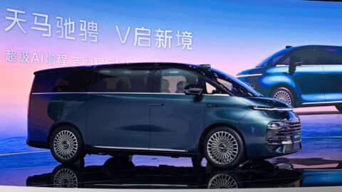 Geely Galaxy debuts V900 MPV, its first V-series model