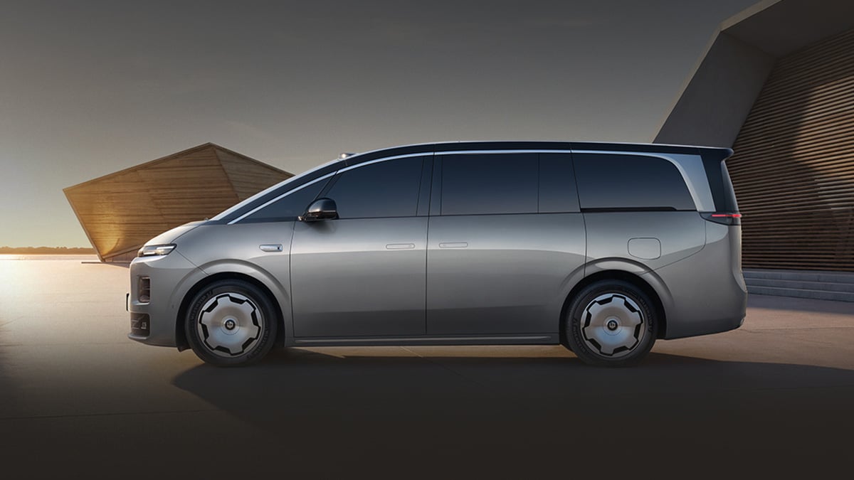 Leapmotor debuts D99 MPV, D19 SUV set for Apr 2026 launch