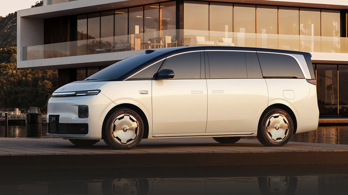 Leapmotor debuts D99 MPV, D19 SUV set for Apr 2026 launch