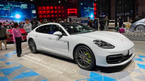 Porsche plans to reduce its dealerships in China by 30% in 2026