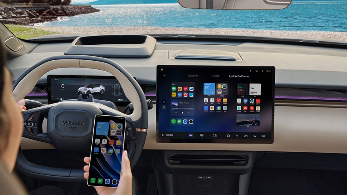 The interior of the Lynk & Co Z20.