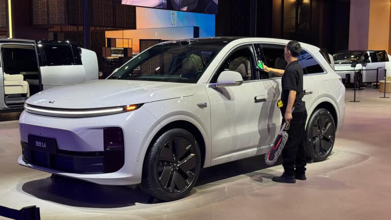 Li Auto narrowly returns to profit amid plunging vehicle deliveries ...