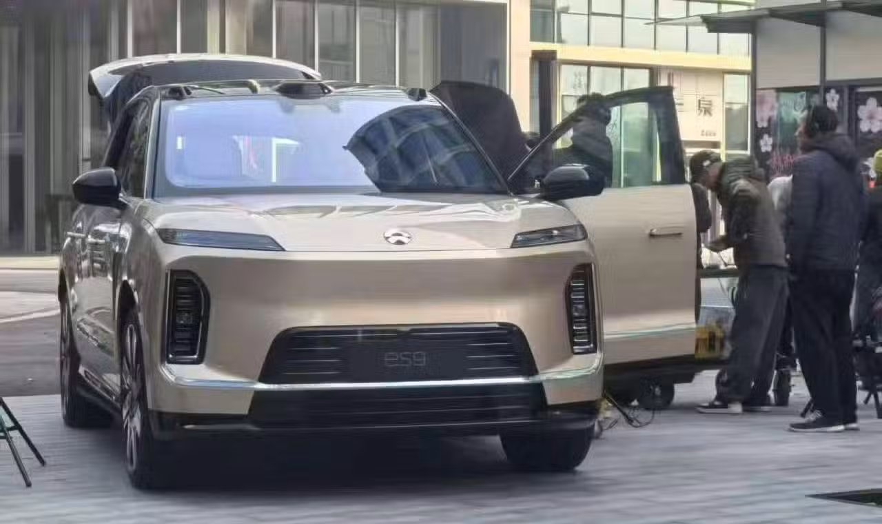 Nio ES9 spied undisguised ahead of Apr 9 debut