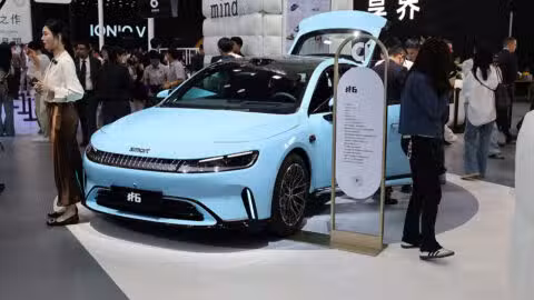 Smart begins #6 EHD pre-sales in China, its largest model to date