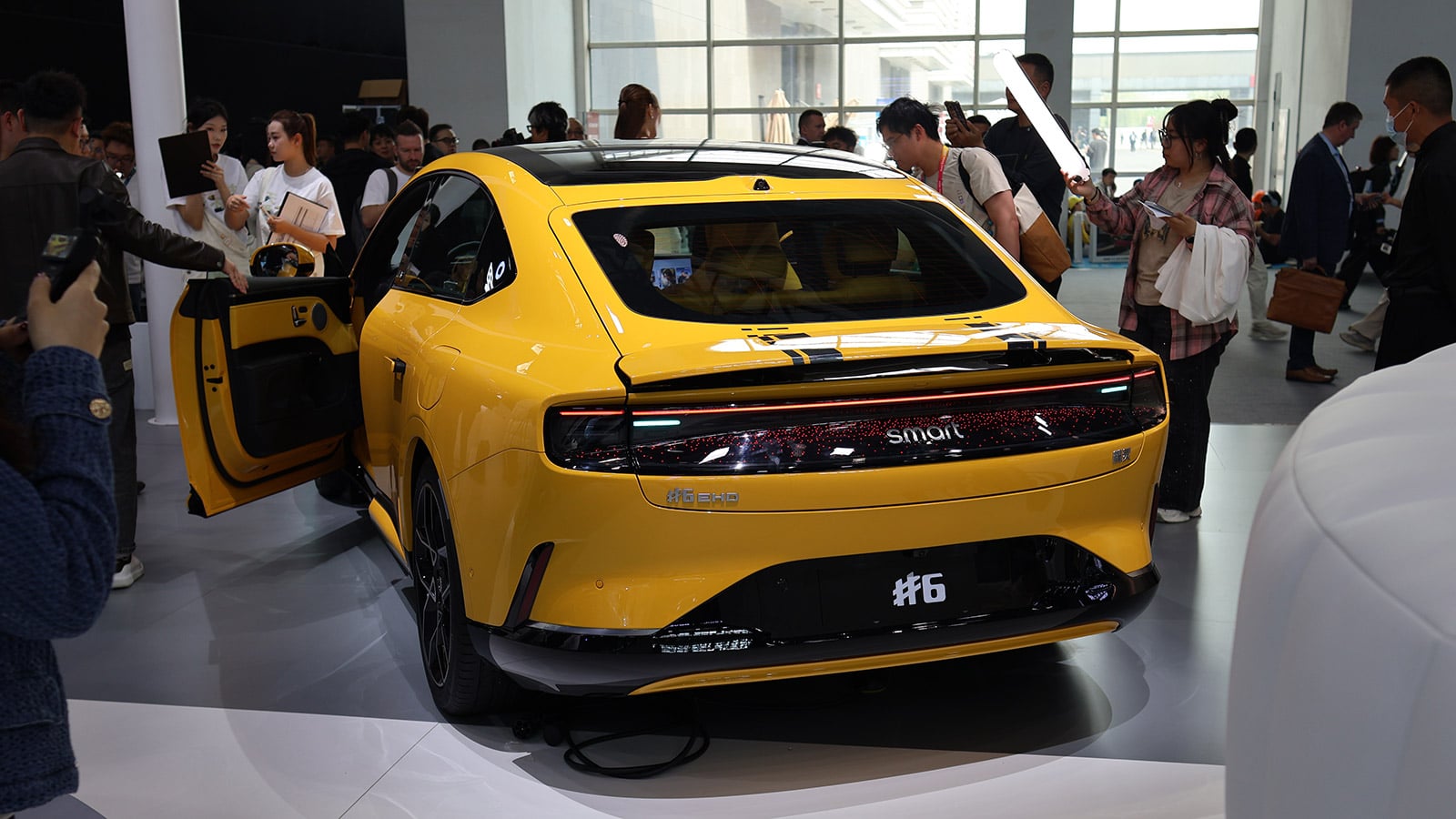 Smart begins #6 EHD pre-sales in China, its largest model to date