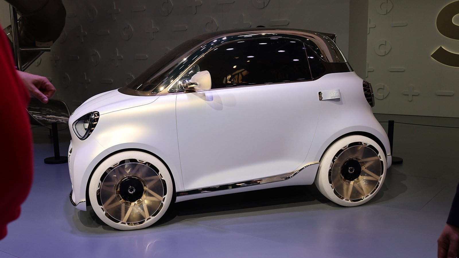 Smart begins #6 EHD pre-sales in China, its largest model to date