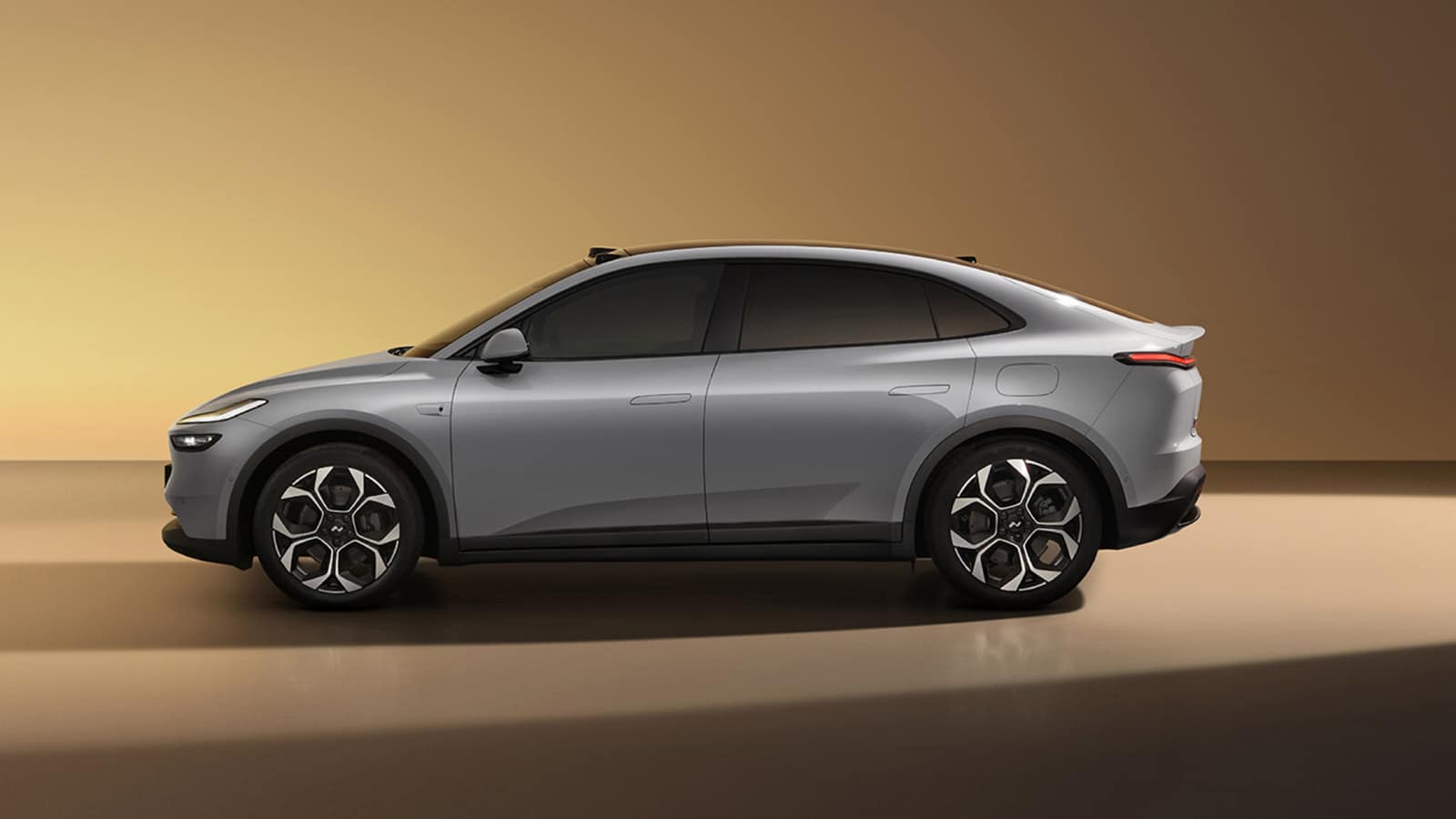 A side view of the updated Onvo L60 equipped with LiDAR.